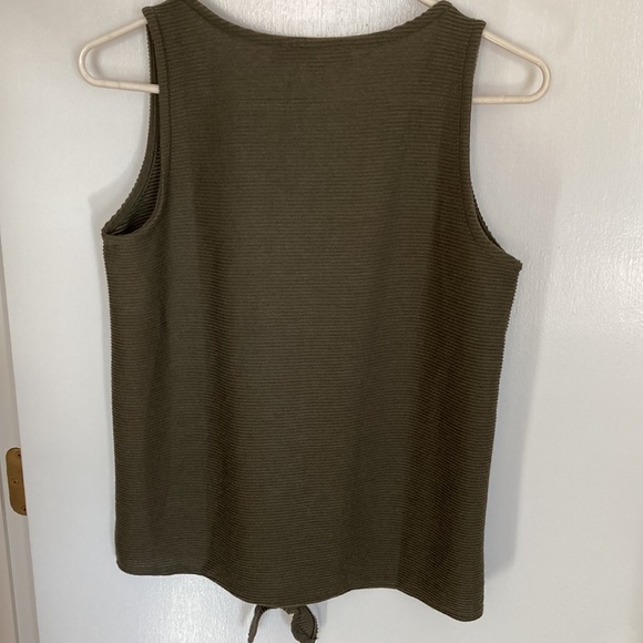 Loft SP green sleeveless V Neck top - Picture 2 of 9
